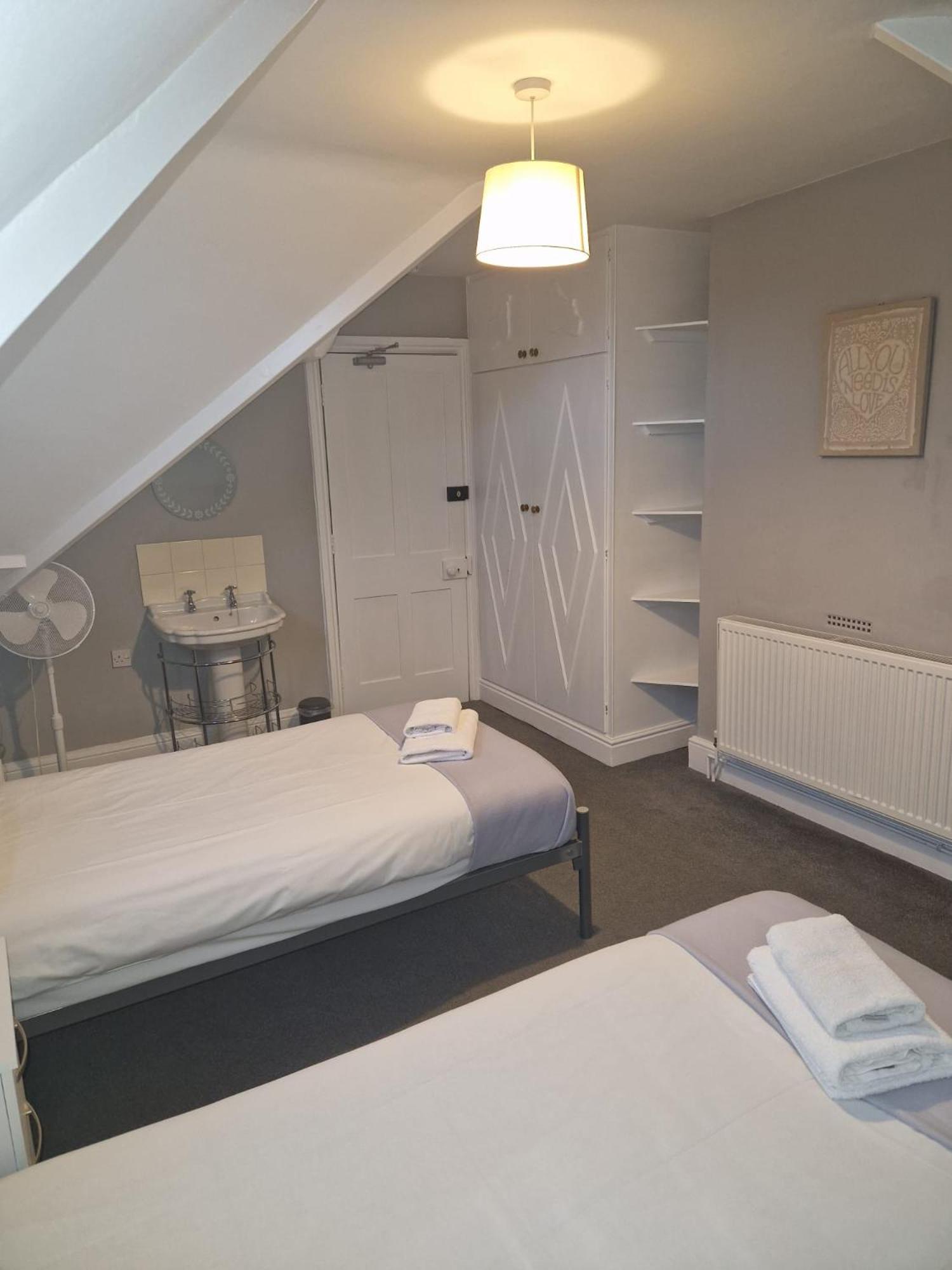 Hereford - Falcon House - Spacious 5 Bedroom House With Games Room - Sleeps 14 Guests - Great Property For Family & Friends Gathering Together - Hosted By Rentmyhouse Zewnętrze zdjęcie