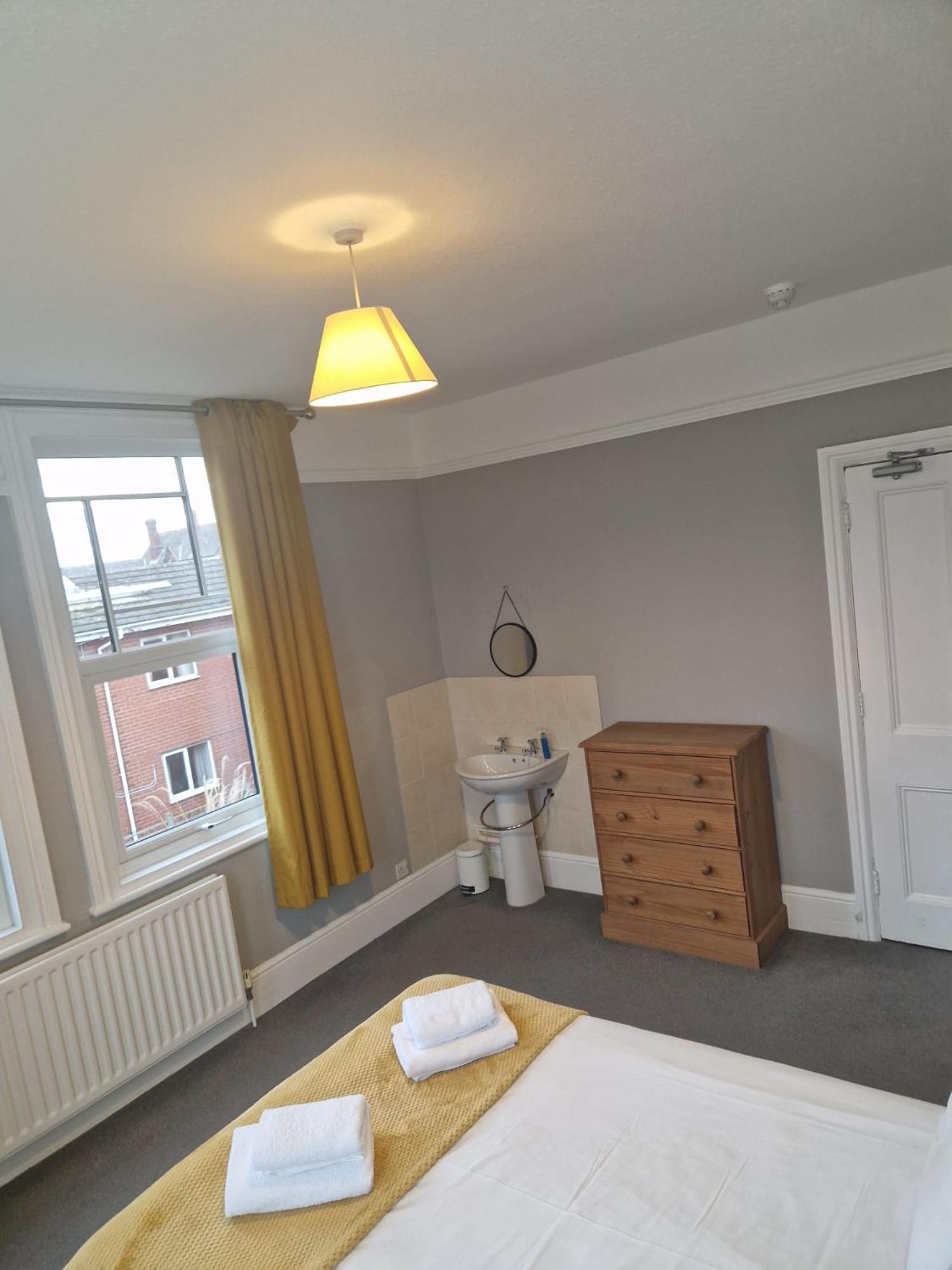 Hereford - Falcon House - Spacious 5 Bedroom House With Games Room - Sleeps 14 Guests - Great Property For Family & Friends Gathering Together - Hosted By Rentmyhouse Zewnętrze zdjęcie